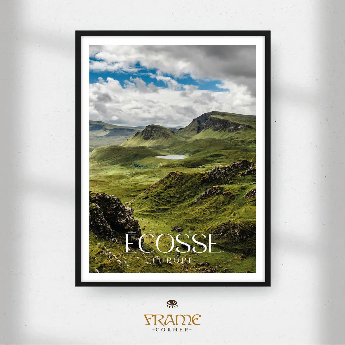 Affiche Écosse - Highlands verdoyants Frame Corner