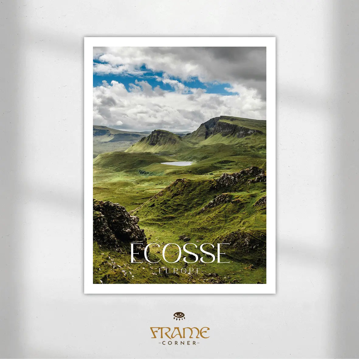 Affiche Écosse - Highlands verdoyants Frame Corner